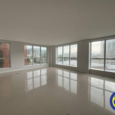 Salas/Conjuntos com 79m², 1 garagem, no bairro Trindade em Florianópolis