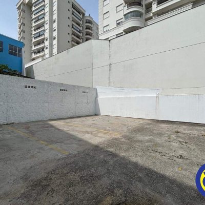 Casa Comercial com 202m², 10 garagens, no bairro Trindade em Florianópolis