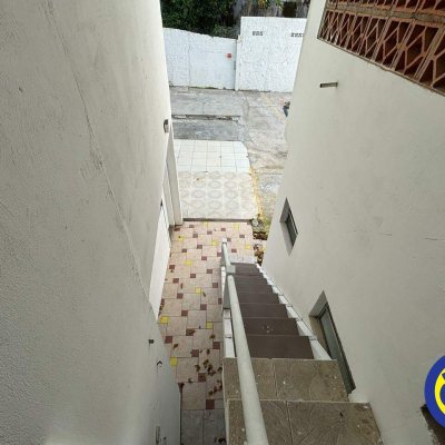 Casa Comercial com 202m², 10 garagens, no bairro Trindade em Florianópolis