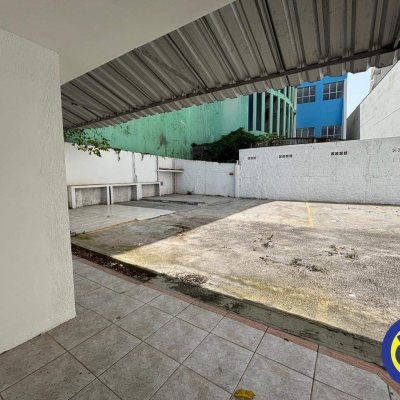 Casa Comercial com 202m², 10 garagens, no bairro Trindade em Florianópolis