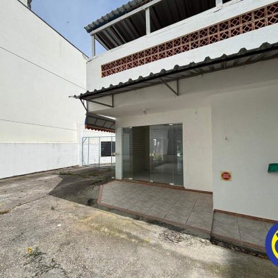 Casa Comercial com 202m², 10 garagens, no bairro Trindade em Florianópolis