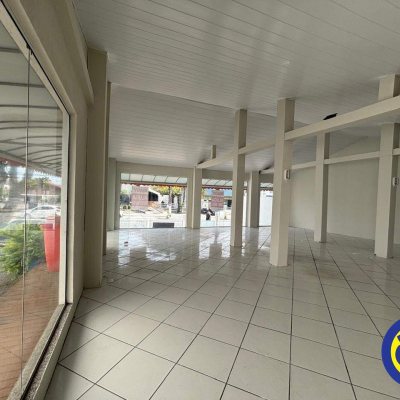 Casa Comercial com 202m², 10 garagens, no bairro Trindade em Florianópolis