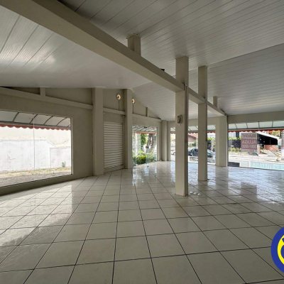 Casa Comercial com 202m², 10 garagens, no bairro Trindade em Florianópolis