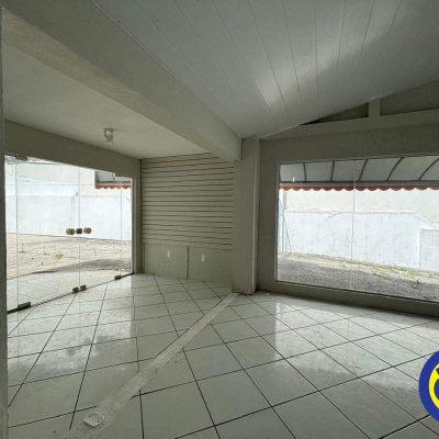 Casa Comercial com 202m², 10 garagens, no bairro Trindade em Florianópolis