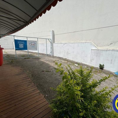 Casa Comercial com 202m², 10 garagens, no bairro Trindade em Florianópolis