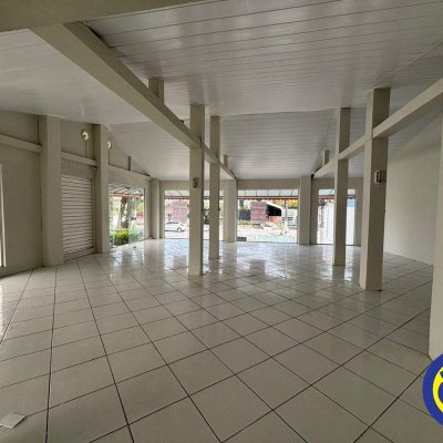 Casa Comercial com 202m², 10 garagens, no bairro Trindade em Florianópolis