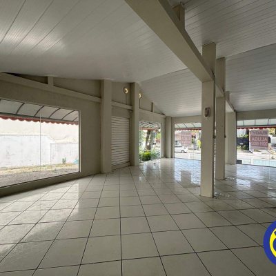 Casa Comercial com 202m², 10 garagens, no bairro Trindade em Florianópolis