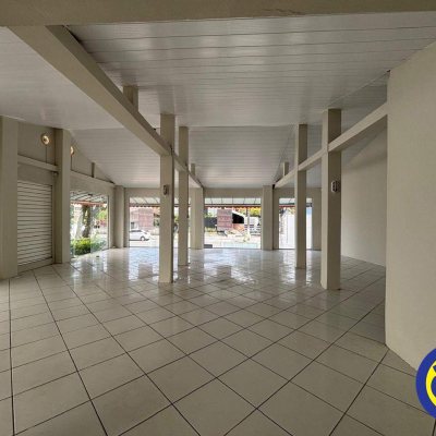 Casa Comercial com 202m², 10 garagens, no bairro Trindade em Florianópolis