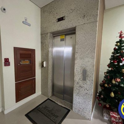 Apartamento com 72m², 2 quartos, 2 garagens, no bairro Praia Comprida em São José