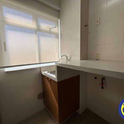 Apartamento com 72m², 2 quartos, 2 garagens, no bairro Praia Comprida em São José