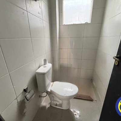 Loja com 98m², 6 garagens, no bairro Santa Mônica em Florianópolis