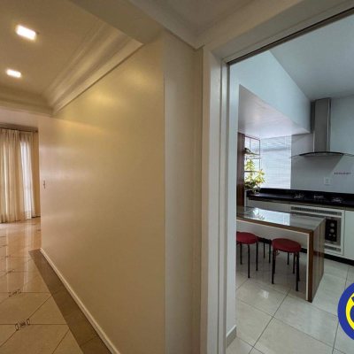 Apartamento com 100m², 3 quartos, 1 suíte, 1 garagem, no bairro Centro em Florianópolis