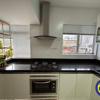 Apartamento com 100m², 3 quartos, 1 suíte, 1 garagem, no bairro Centro em Florianópolis