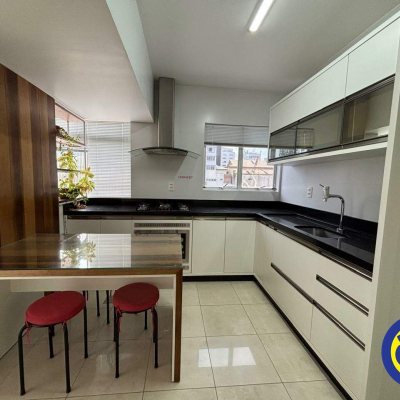 Apartamento com 100m², 3 quartos, 1 suíte, 1 garagem, no bairro Centro em Florianópolis