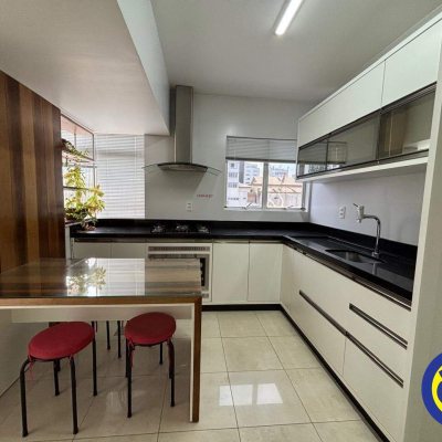 Apartamento com 100m², 3 quartos, 1 suíte, 1 garagem, no bairro Centro em Florianópolis