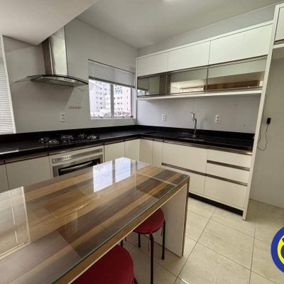 Apartamento com 100m², 3 quartos, 1 suíte, 1 garagem, no bairro Centro em Florianópolis