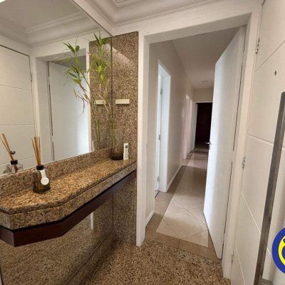 Apartamento com 100m², 3 quartos, 1 suíte, 1 garagem, no bairro Centro em Florianópolis