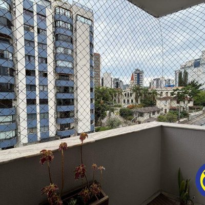 Apartamento com 100m², 3 quartos, 1 suíte, 1 garagem, no bairro Centro em Florianópolis