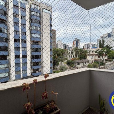 Apartamento com 100m², 3 quartos, 1 suíte, 1 garagem, no bairro Centro em Florianópolis