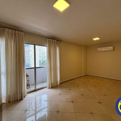 Apartamento com 100m², 3 quartos, 1 suíte, 1 garagem, no bairro Centro em Florianópolis