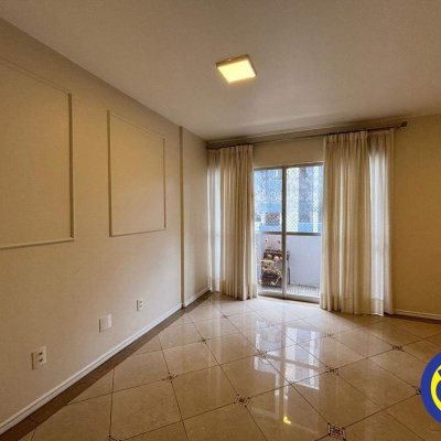 Apartamento com 100m², 3 quartos, 1 suíte, 1 garagem, no bairro Centro em Florianópolis