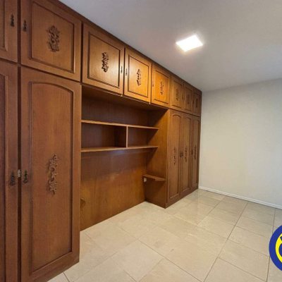 Apartamento com 100m², 3 quartos, 1 suíte, 1 garagem, no bairro Centro em Florianópolis