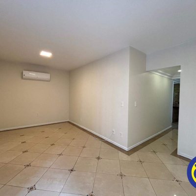 Apartamento com 100m², 3 quartos, 1 suíte, 1 garagem, no bairro Centro em Florianópolis