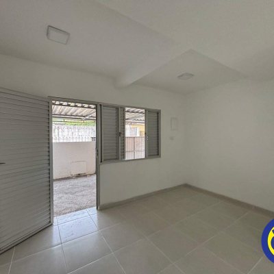 Casa com 64m², 2 quartos, 1 garagem, no bairro Saco dos Limões em Florianópolis
