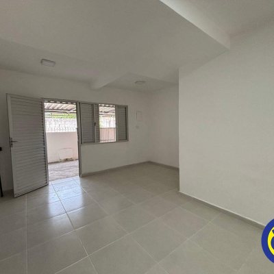 Casa com 64m², 2 quartos, 1 garagem, no bairro Saco dos Limões em Florianópolis