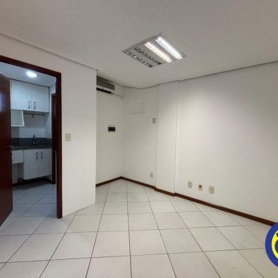 Sala com 40m², no bairro Estreito em Florianópolis