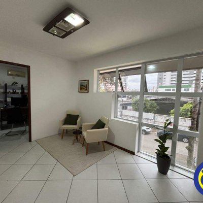 Sala com 40m², no bairro Estreito em Florianópolis