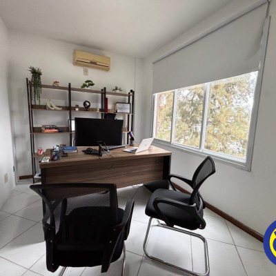 Sala com 40m², no bairro Estreito em Florianópolis
