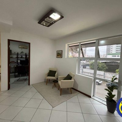Sala com 40m², no bairro Estreito em Florianópolis