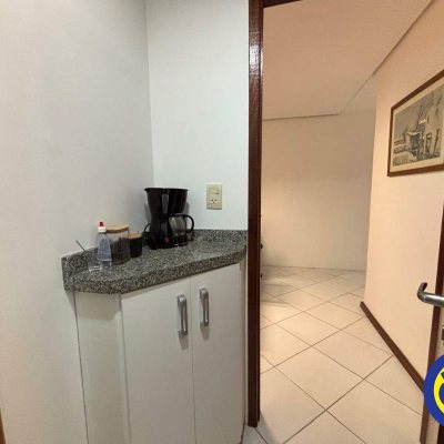 Sala com 40m², no bairro Estreito em Florianópolis