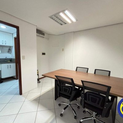 Sala com 40m², no bairro Estreito em Florianópolis