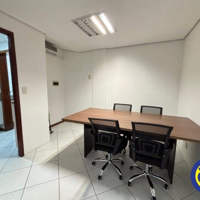 Sala com 40m², no bairro Estreito em Florianópolis