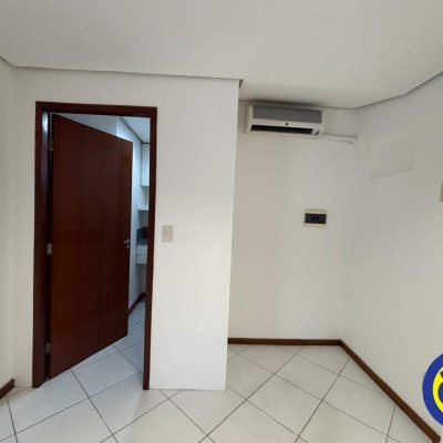 Sala com 40m², no bairro Estreito em Florianópolis
