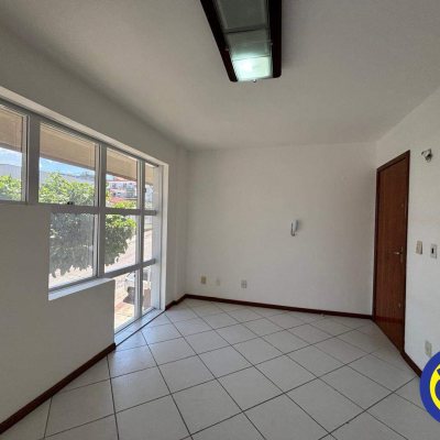 Sala com 40m², no bairro Estreito em Florianópolis