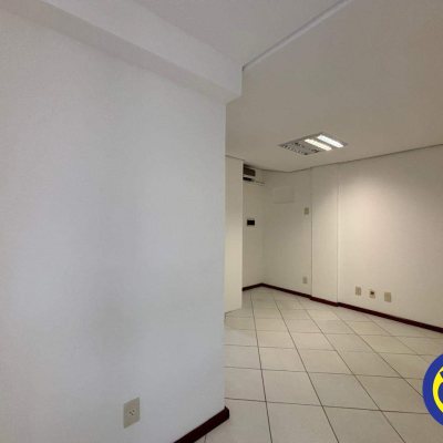 Sala com 40m², no bairro Estreito em Florianópolis