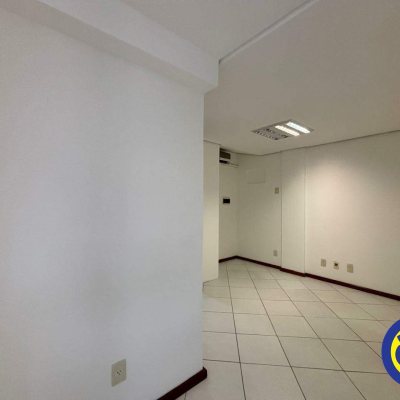 Sala com 40m², no bairro Estreito em Florianópolis