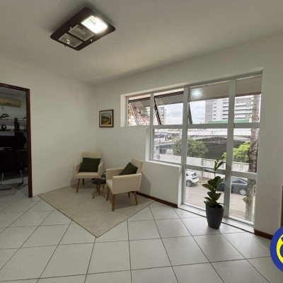 Sala com 40m², no bairro Estreito em Florianópolis