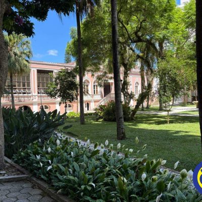 Apartamento com 166m², 4 quartos, 2 suítes, 2 garagens, no bairro Agronômica em Florianópolis