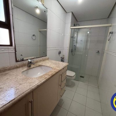 Apartamento com 166m², 4 quartos, 2 suítes, 2 garagens, no bairro Agronômica em Florianópolis