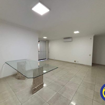 Apartamento com 166m², 4 quartos, 2 suítes, 2 garagens, no bairro Agronômica em Florianópolis