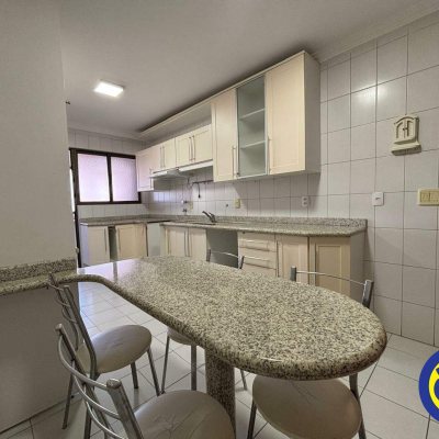 Apartamento com 166m², 4 quartos, 2 suítes, 2 garagens, no bairro Agronômica em Florianópolis