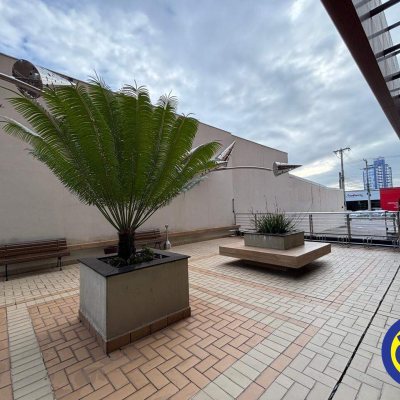 Salas/Conjuntos com 36m², 1 garagem, no bairro Canto em Florianópolis