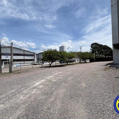 Galpão com 3000m², no bairro Distrito Industrial em São José