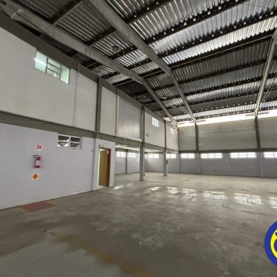 Galpão com 3000m², no bairro Distrito Industrial em São José