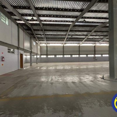 Galpão com 3000m², no bairro Distrito Industrial em São José