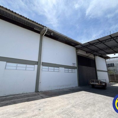 Galpão com 3000m², no bairro Distrito Industrial em São José